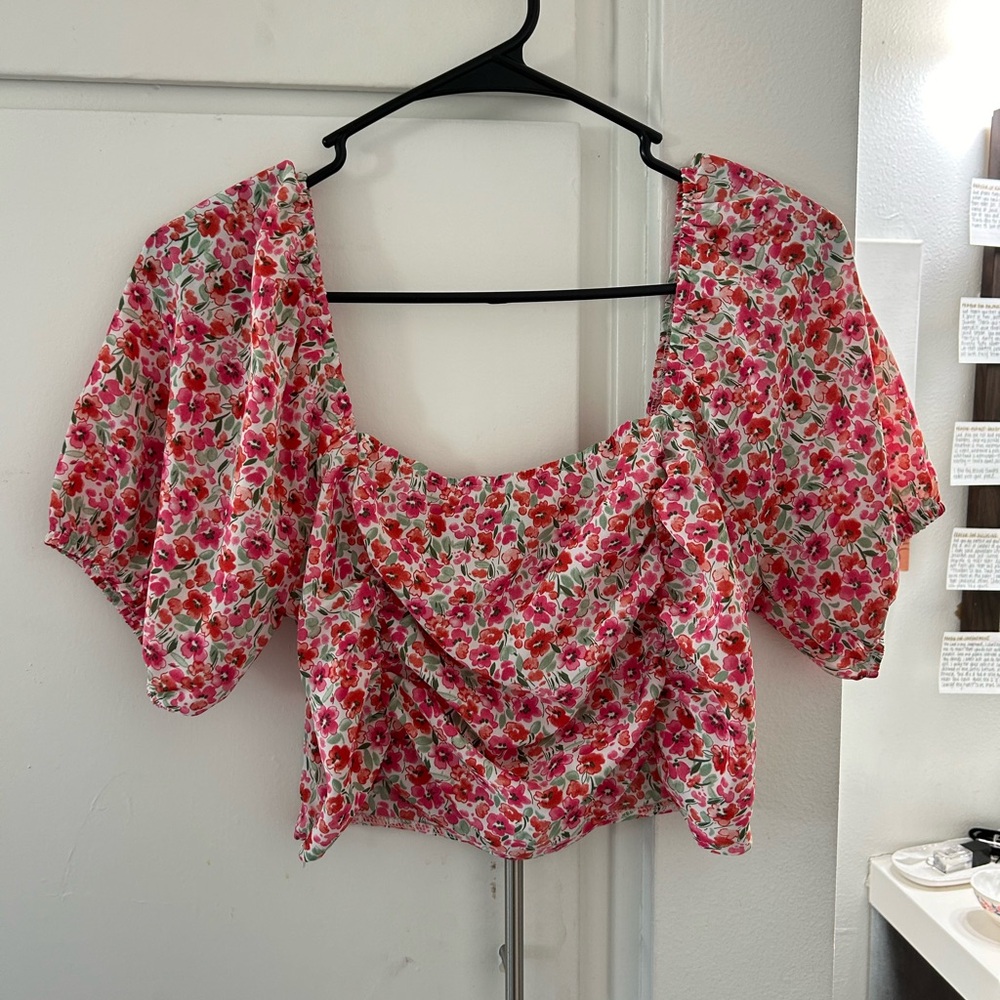 Floral puff sleeve crop top